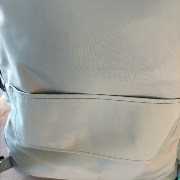 Tumi- lightweight flexible green backpack - Picture 4 of 7